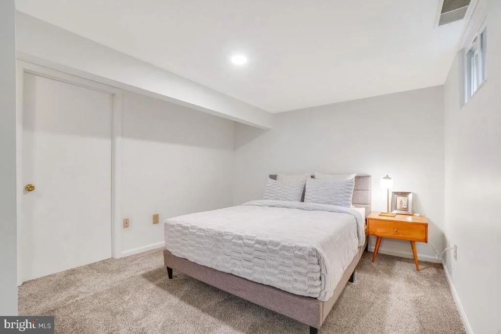 Photo of 14652 WOONSOCKETT DRIVE