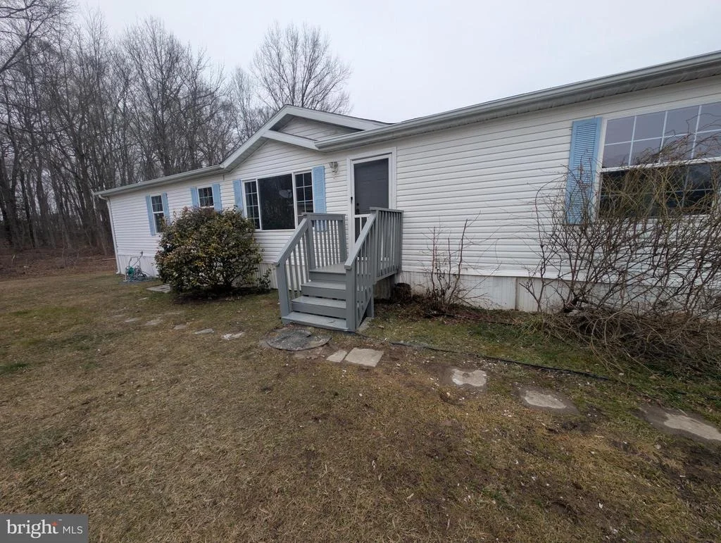 Photo of 227 POCLAIN RD