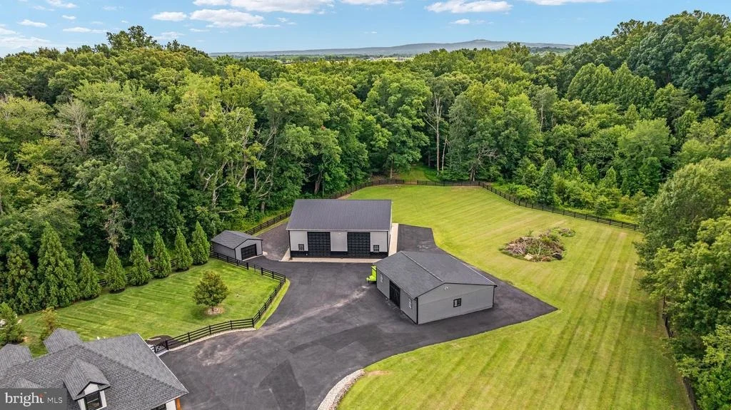 Photo of 19427 ROLLING HILLS DRIVE