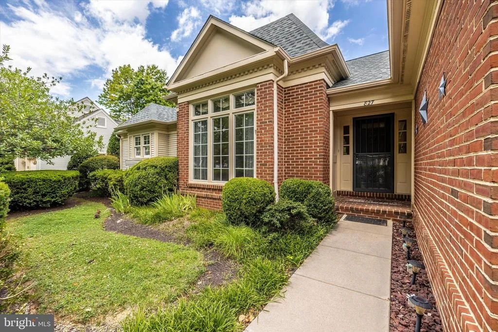 Photo of 827 DUNBROOKE COURT