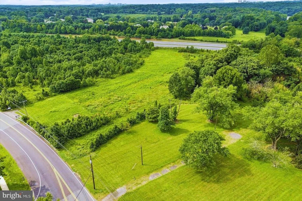 Photo of 5904 MUNCASTER MILL ROAD