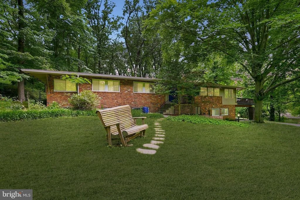 Photo of 9228 FARNSWORTH DRIVE