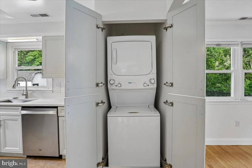 Photo of 833 MEADOW ROAD