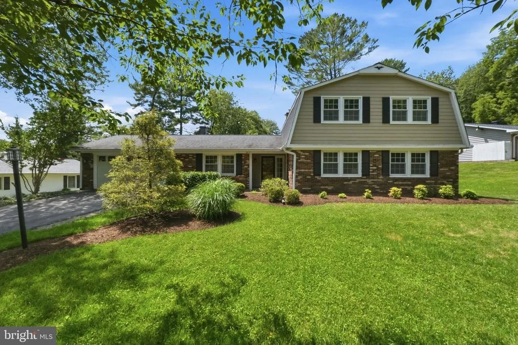 Photo of 14005 BETHPAGE LANE