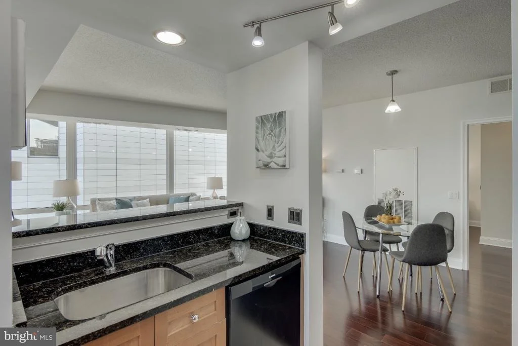Photo of Unit 709 at 930 WAYNE AVENUE