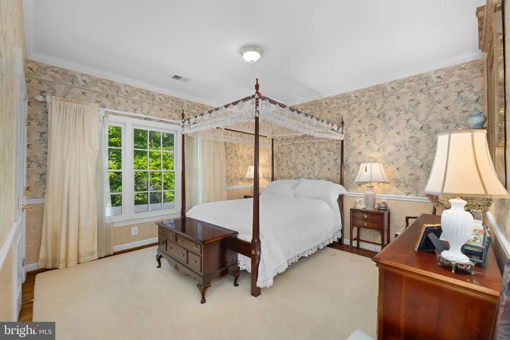 Photo of 897 CHINQUAPIN ROAD