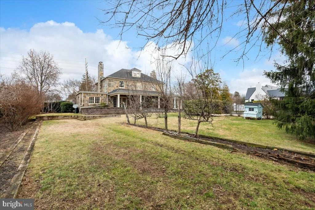 Photo of 900 ROSEMONT AVENUE