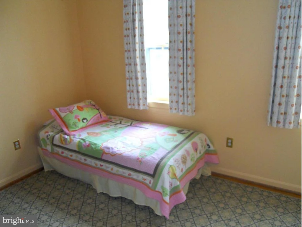 Photo of 1805 QUEENSGUARD ROAD