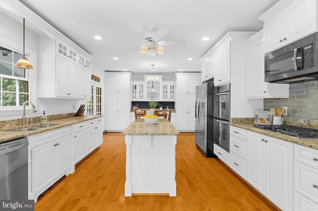 Photo of 527 BAY HILLS DRIVE