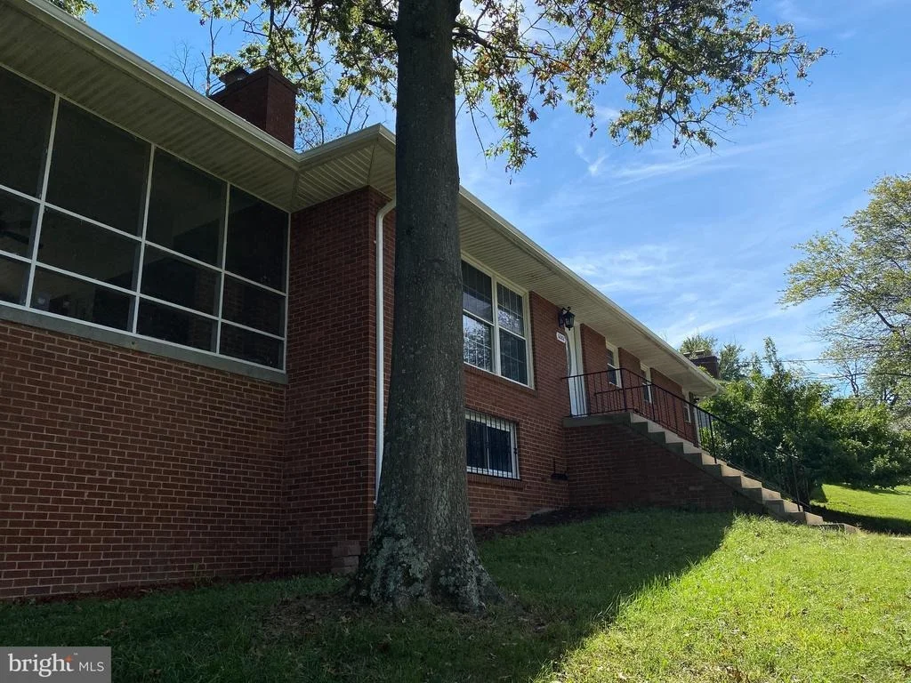 Photo of 6002 MIDDLETON LANE