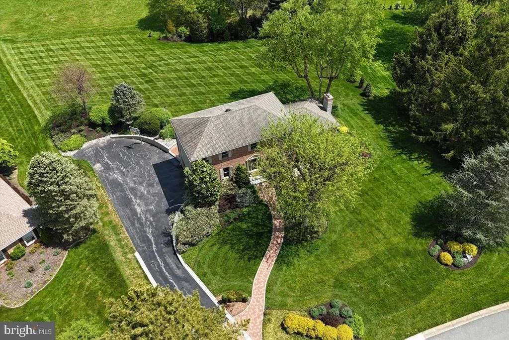 Photo of 57 TENBY CHASE DRIVE