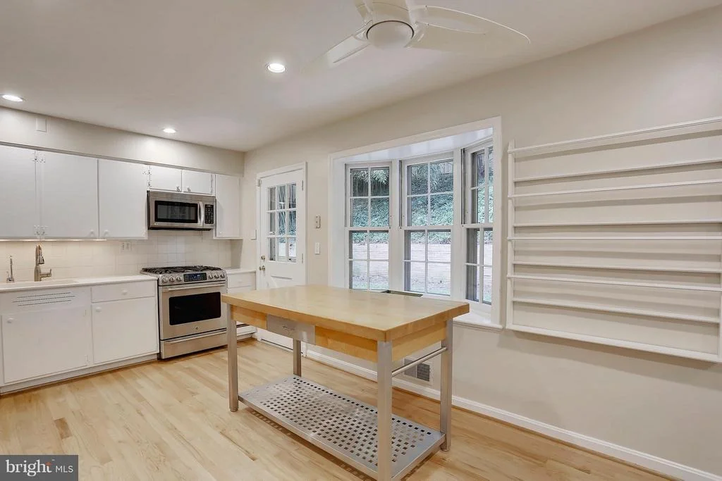 Photo of 2124 EDGEWATER PARKWAY