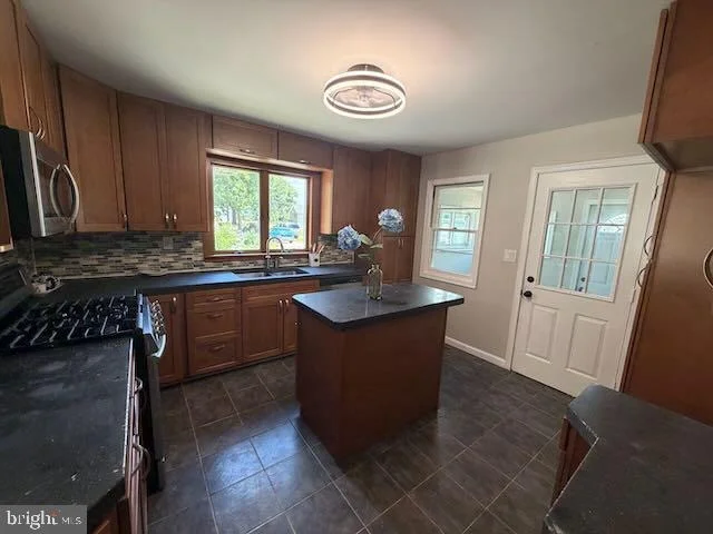 Photo of 6983 SHAWNEE ROAD
