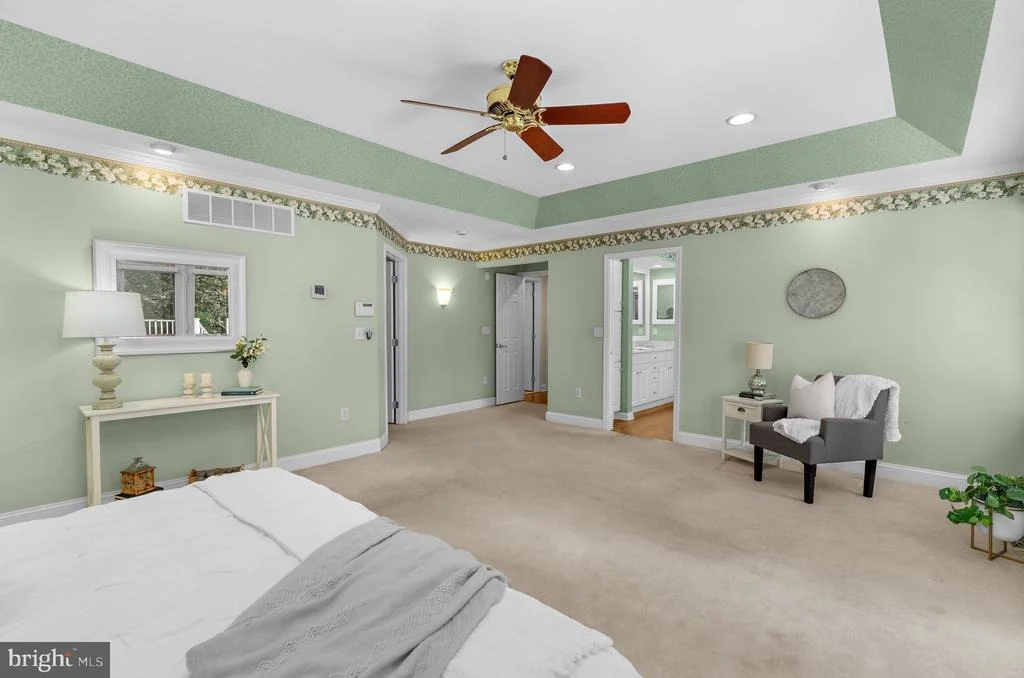 Photo of 668 WHITE SWAN DRIVE