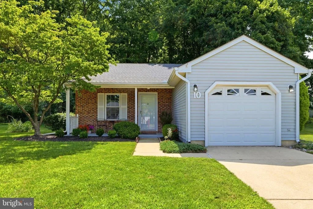 Photo of 10 MADISON COURT