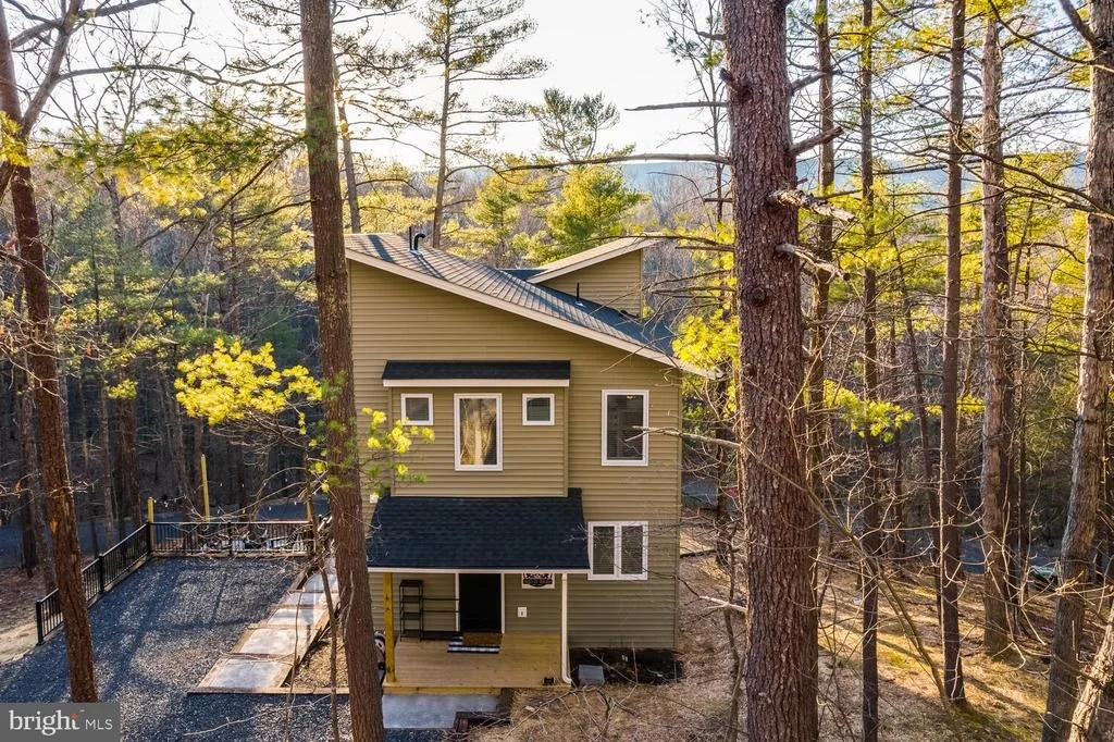 Photo of 1355 GREENVIEW DRIVE
