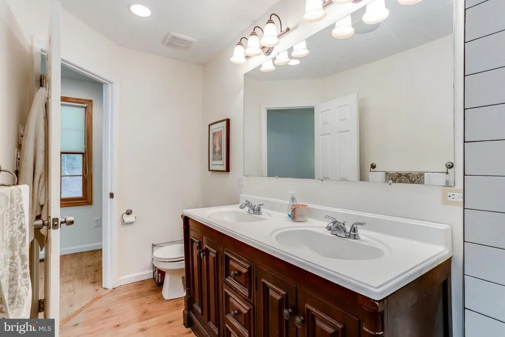 Photo of 828 WARREN ROAD