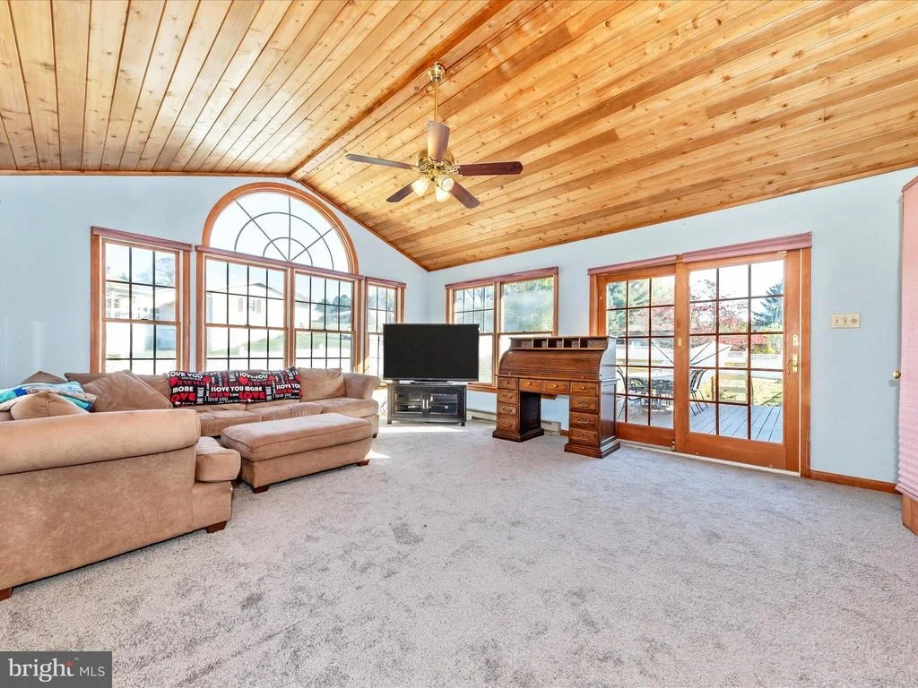 Photo of 9242 OAK TREE CIRCLE
