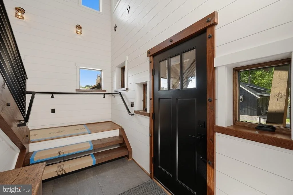 Photo of 415 NAZELROD ROAD
