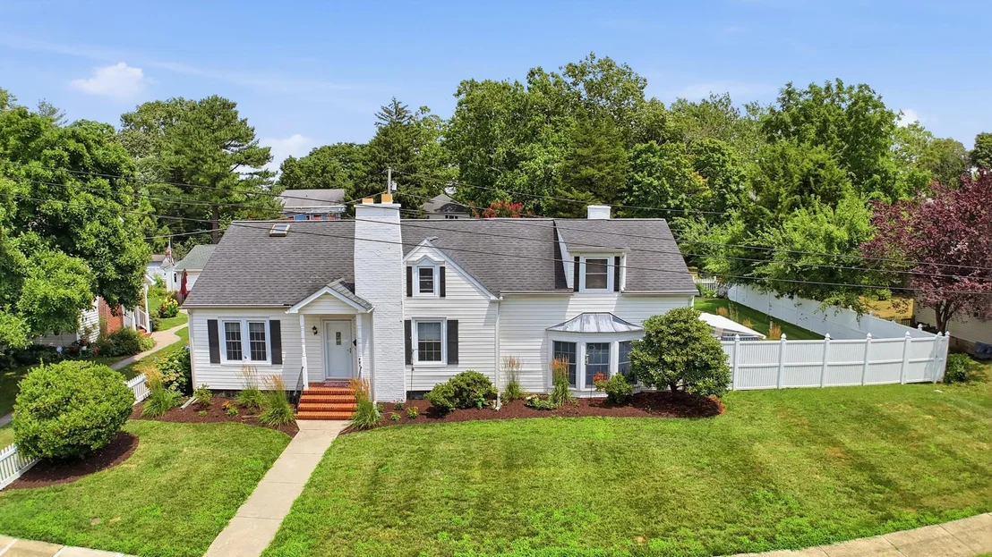 Photo of 727 N GOVERNORS AVENUE