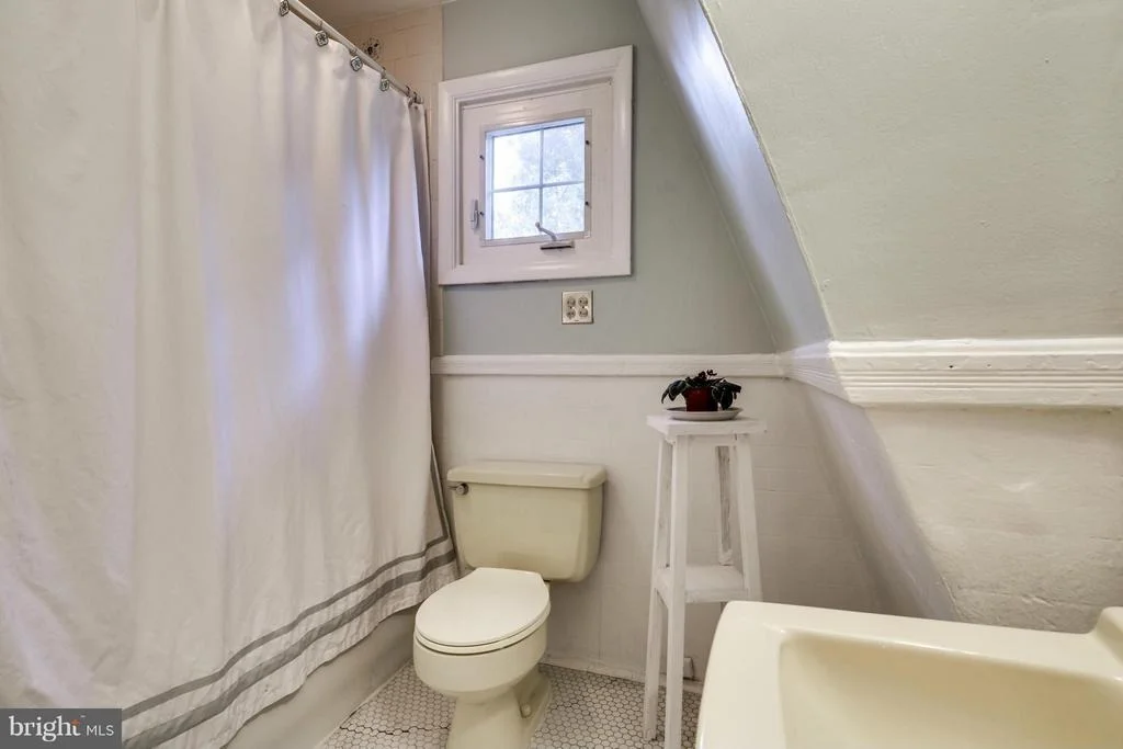 Photo of 122 OAK DRIVE
