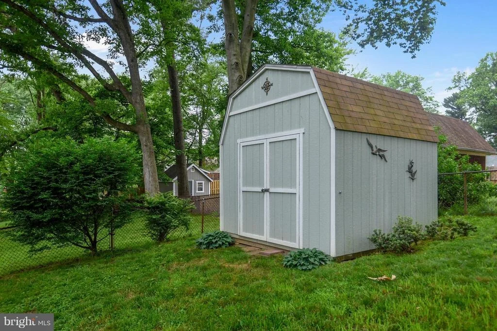 Photo of 1105 DENNIS AVENUE