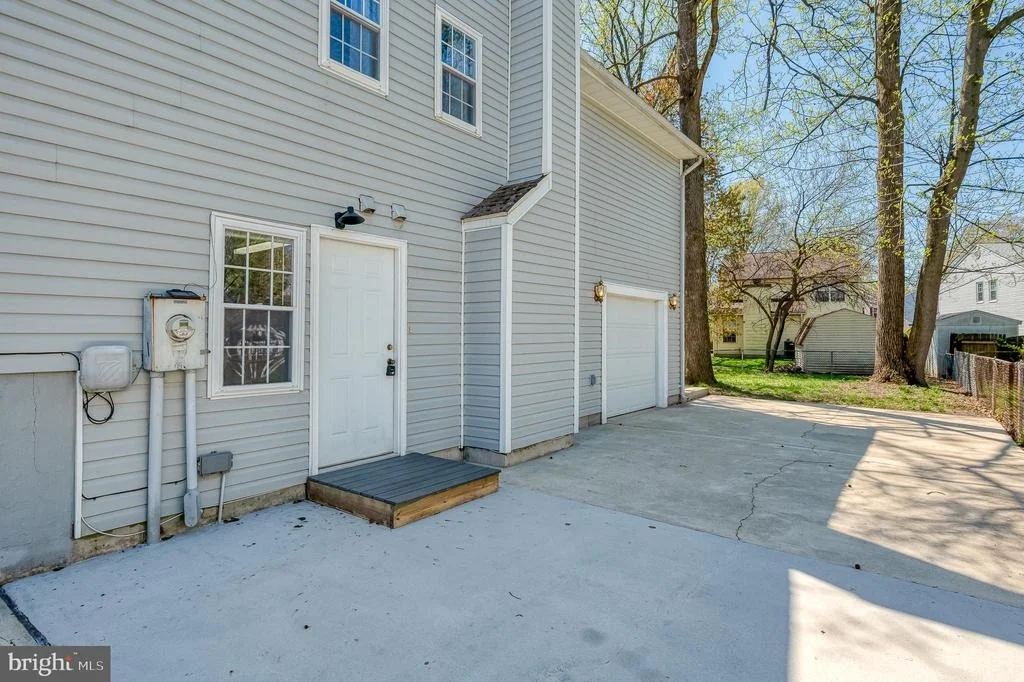 Photo of 406 LABURNUM ROAD