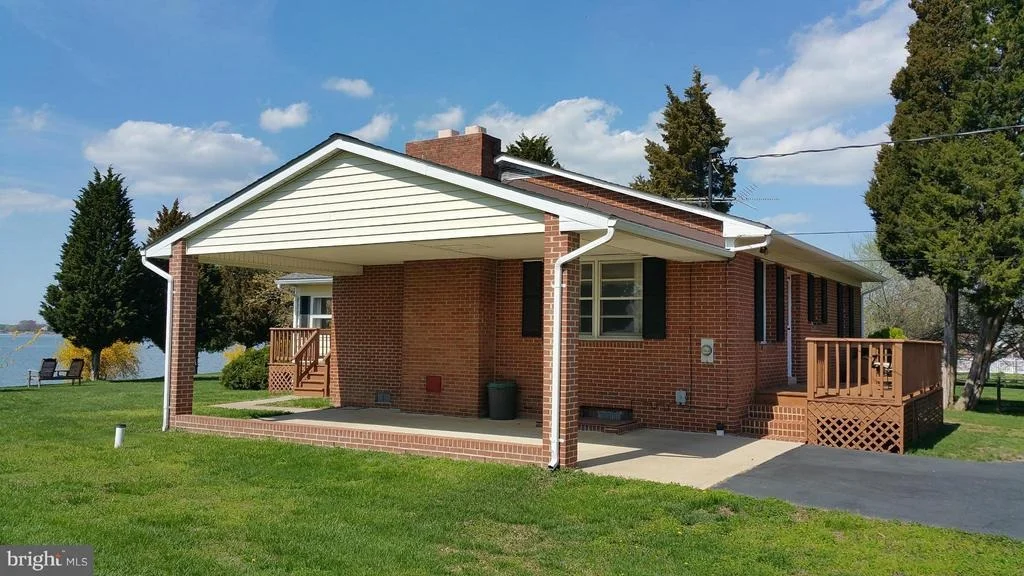 Photo of 20545 WATERLOO LANE