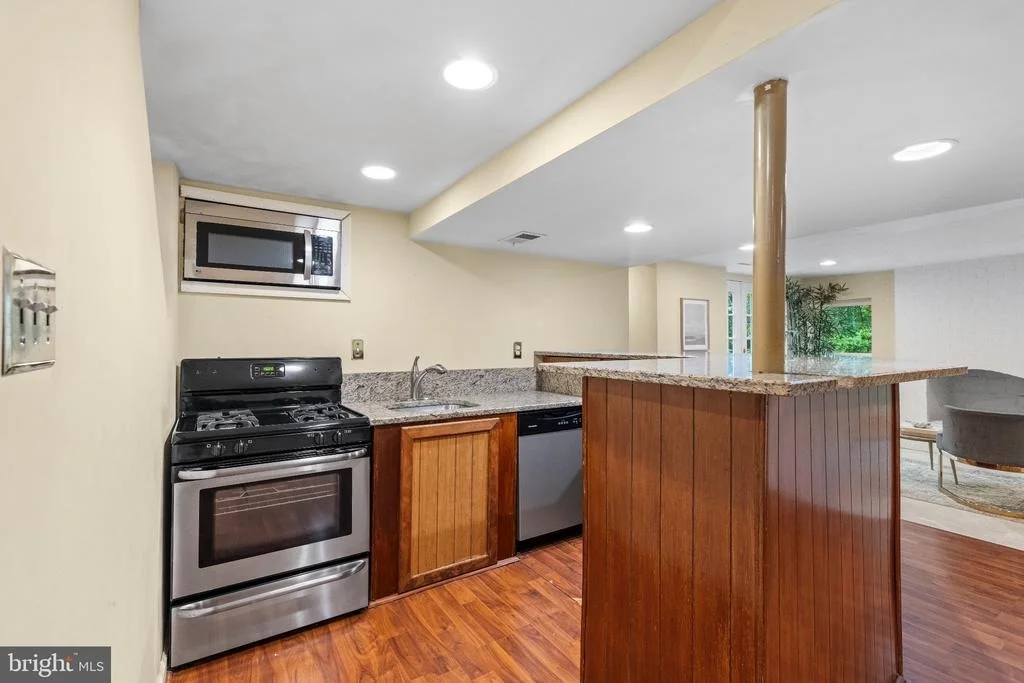 Photo of 6832 COMPTON HEIGHTS