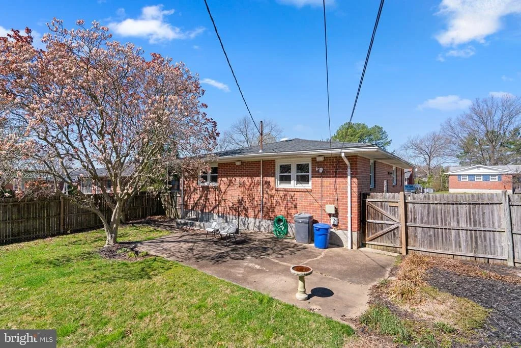 Photo of 423 NEEPIER ROAD