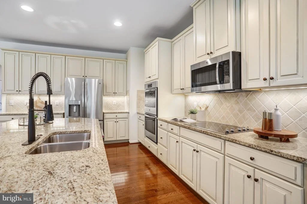 Photo of 26798 BARNSLEY PLACE