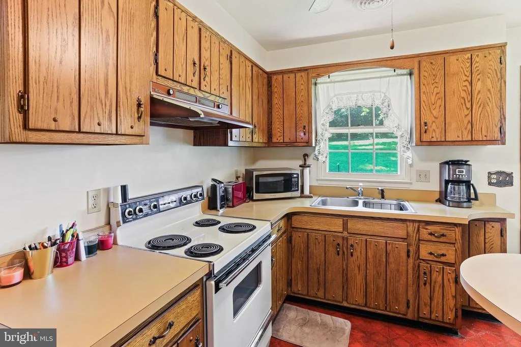 Photo of 24128 DOREEN DRIVE
