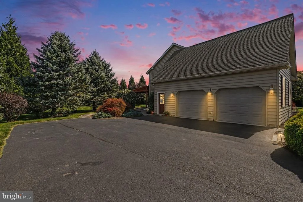 Photo of 12 E SUMMIT DRIVE