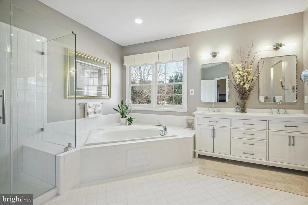 Photo of 10 MAPLECREST COURT