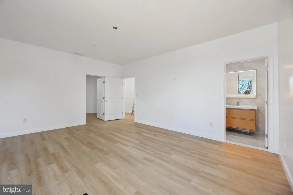 Photo of 8325 GROVE ANGLE ROAD