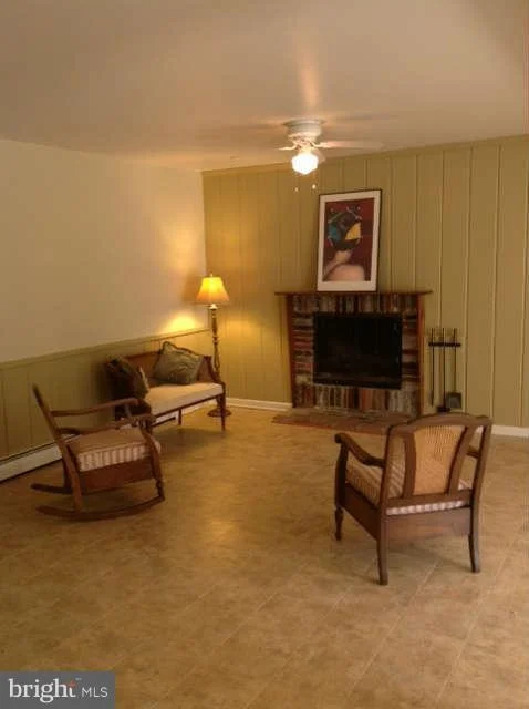 Photo of 1430 COLLEEN LANE