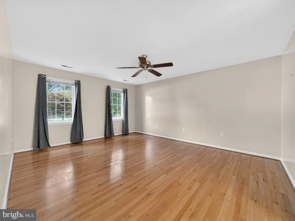 Photo of 9290 BAKER STREET