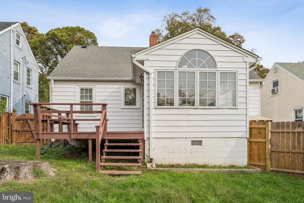 Photo of 812 FOREST GLEN ROAD