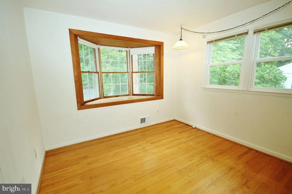 Photo of 5504 INVERCHAPEL ROAD