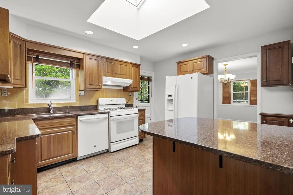 Photo of 9807 MERWOOD LANE