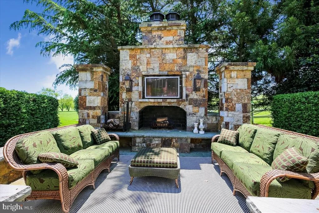 Photo of 21129 GOLF ESTATES DRIVE