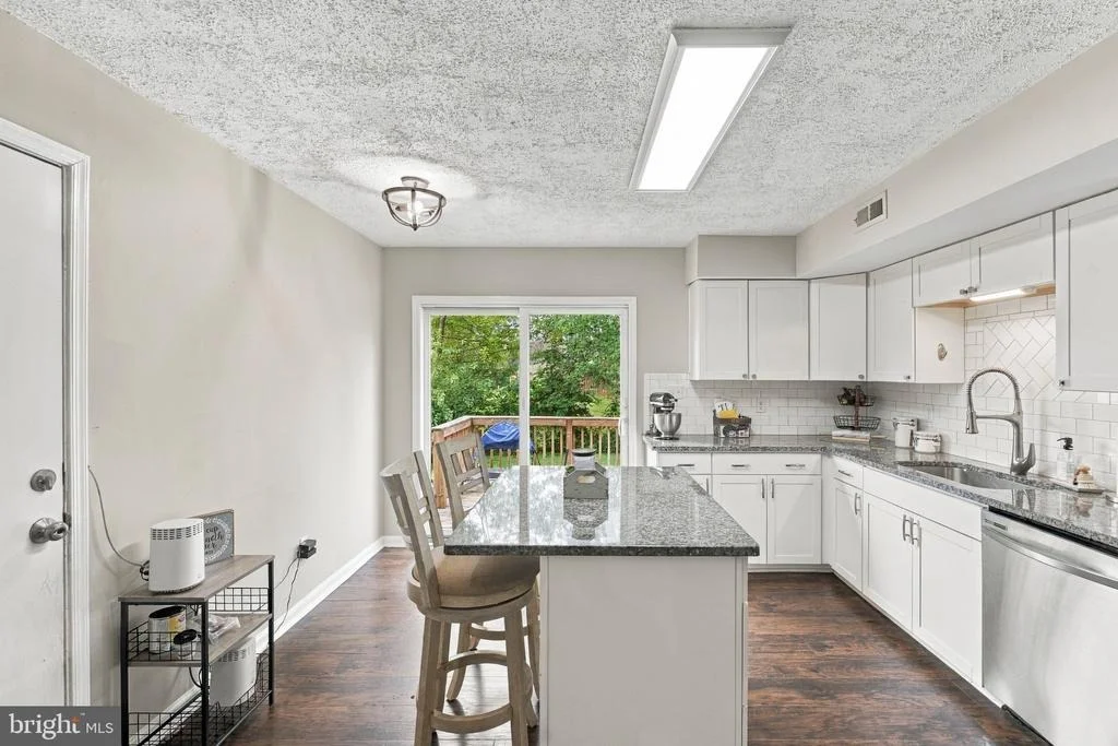 Photo of 1421 N THOMAS WAY