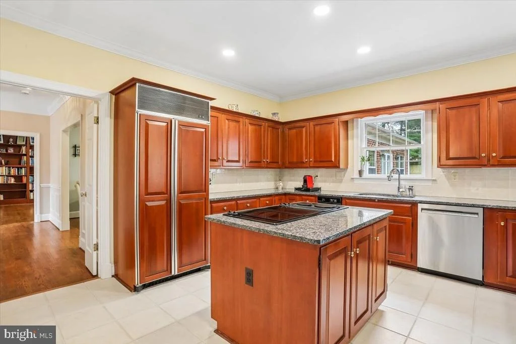 Photo of 899 LINGANORE DRIVE