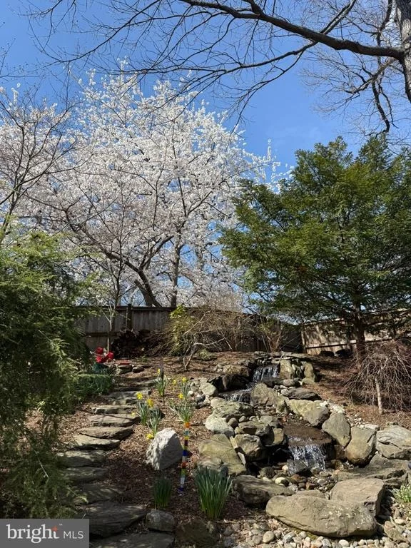 Photo of 710 WOODSIDE PARKWAY