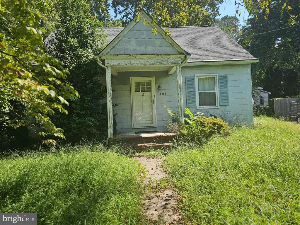 Photo of 305 CEDAR DRIVE