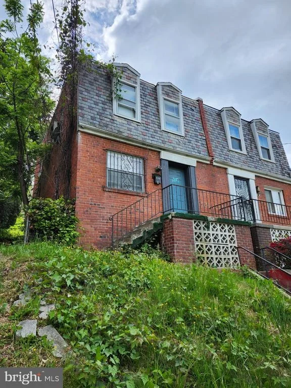 Photo of 544 48TH PLACE NE
