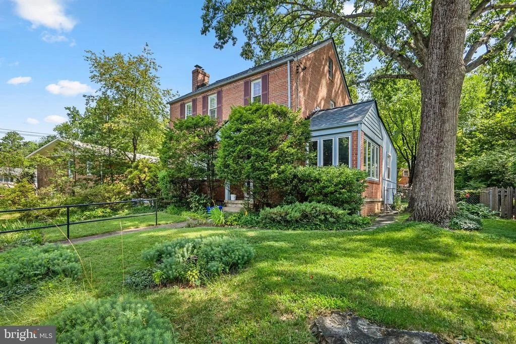 Photo of 8911 BRADFORD ROAD