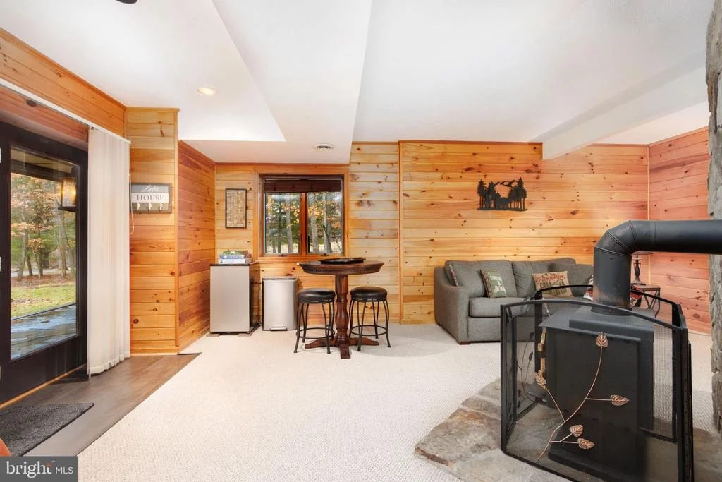 Photo of 925 PINE TREE POINT ROAD