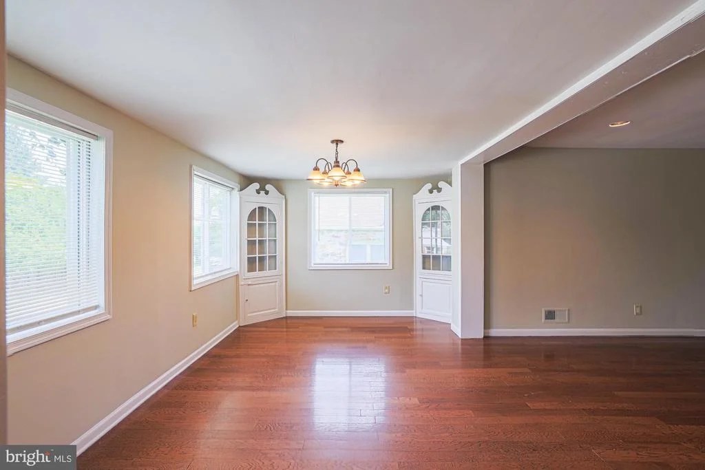Photo of 6206 WINNER AVENUE