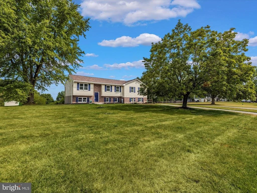 Photo of 1589 SMILEY DRIVE